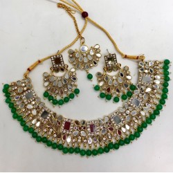 Mirror necklace in green for girls nd women
